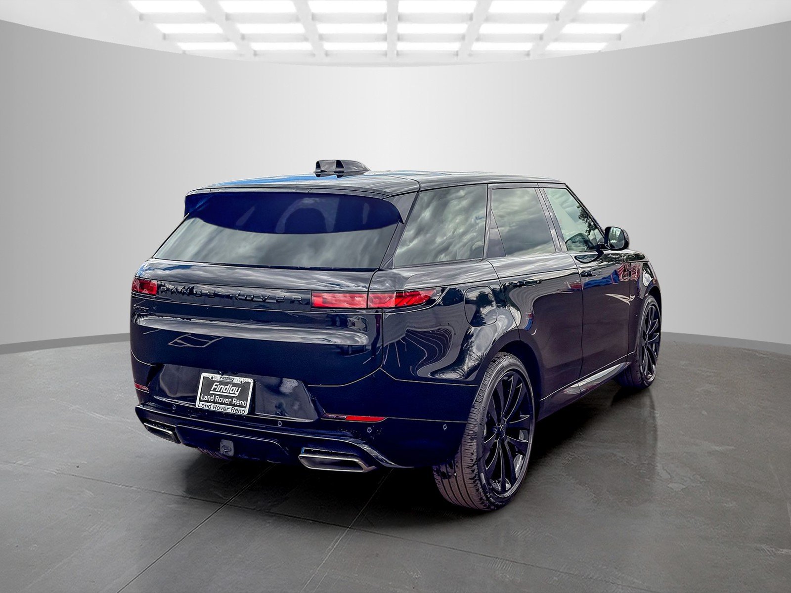 New 2026 Santorini Black Land Rover Dynamic SE image 5