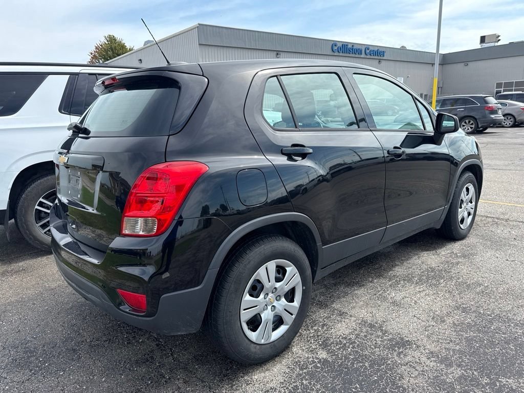 Used 2018 MOSAIC BLACK METALLIC Chevrolet LS image 4
