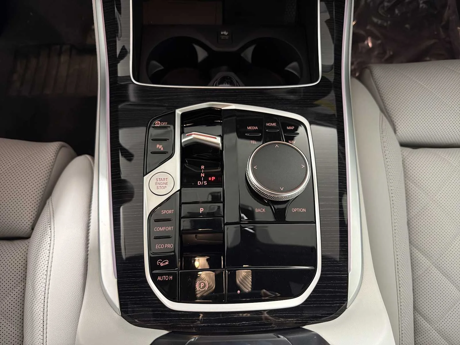 New 2026 Carbon Black Metallic BMW xDrive40i image 17