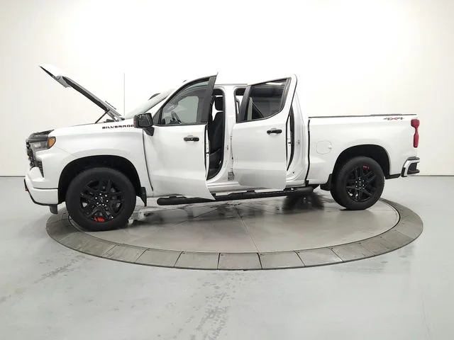 Used 2025 White Chevrolet RST image 12