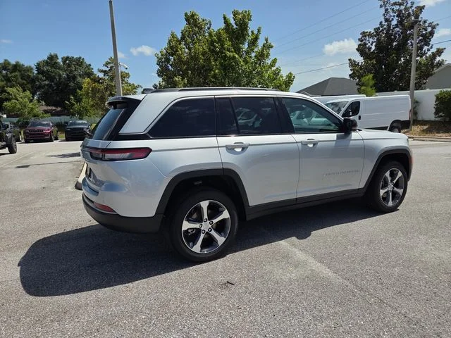 New 2026 Silver Zynith Exterior Paint Jeep Limited image 12