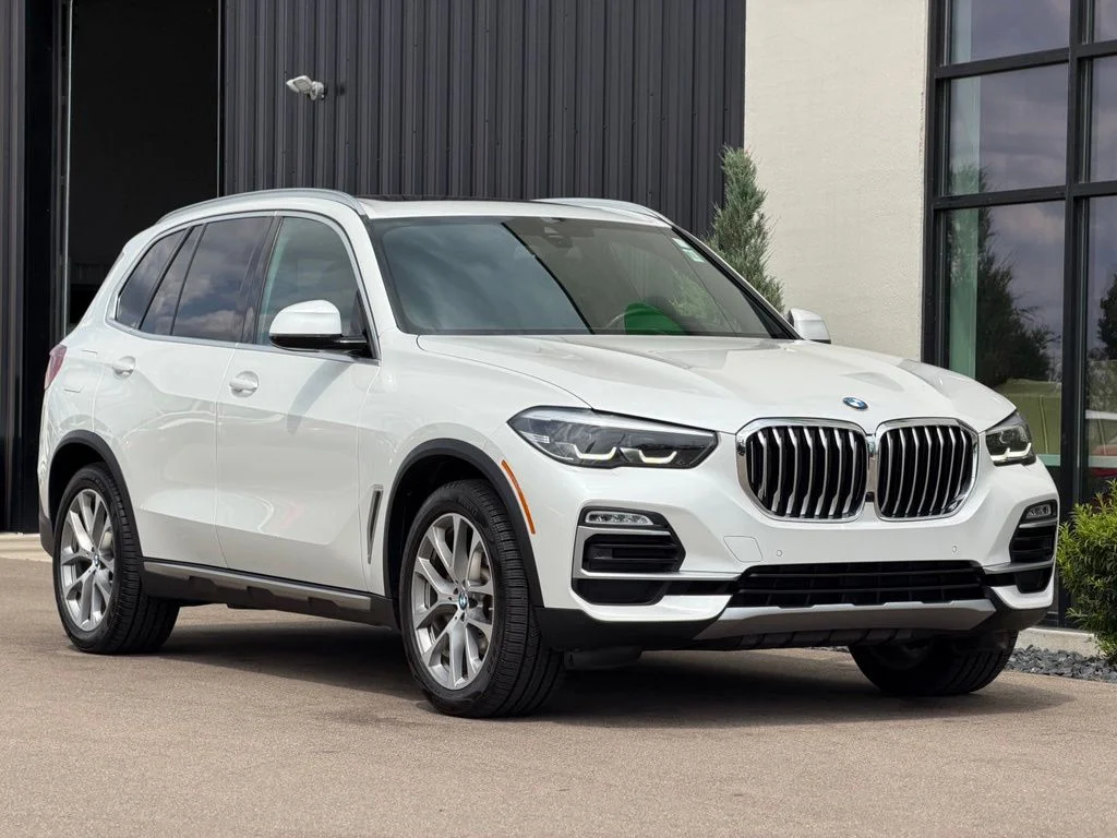 Used 2019 White BMW xDrive40i image 4