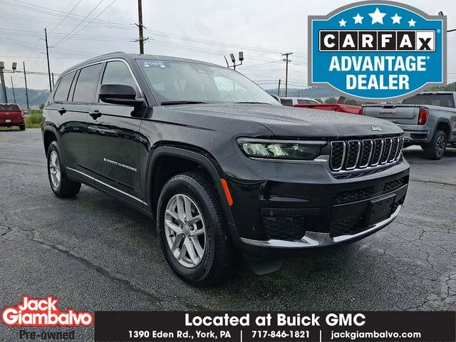 Used 2025 Black Jeep Laredo image 1