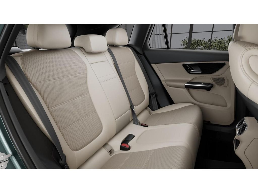 New 2027 Verde Silver Metallic Mercedes-Benz GLC 300 image 5