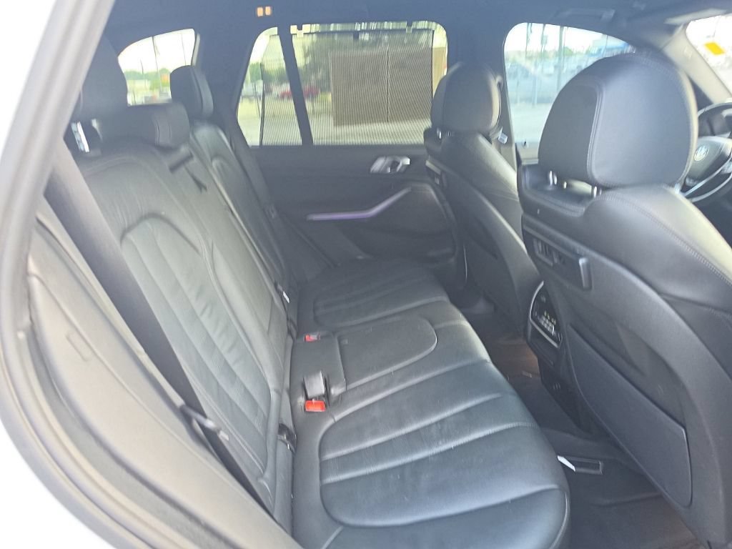 Used 2020 White BMW xDrive40i image 30