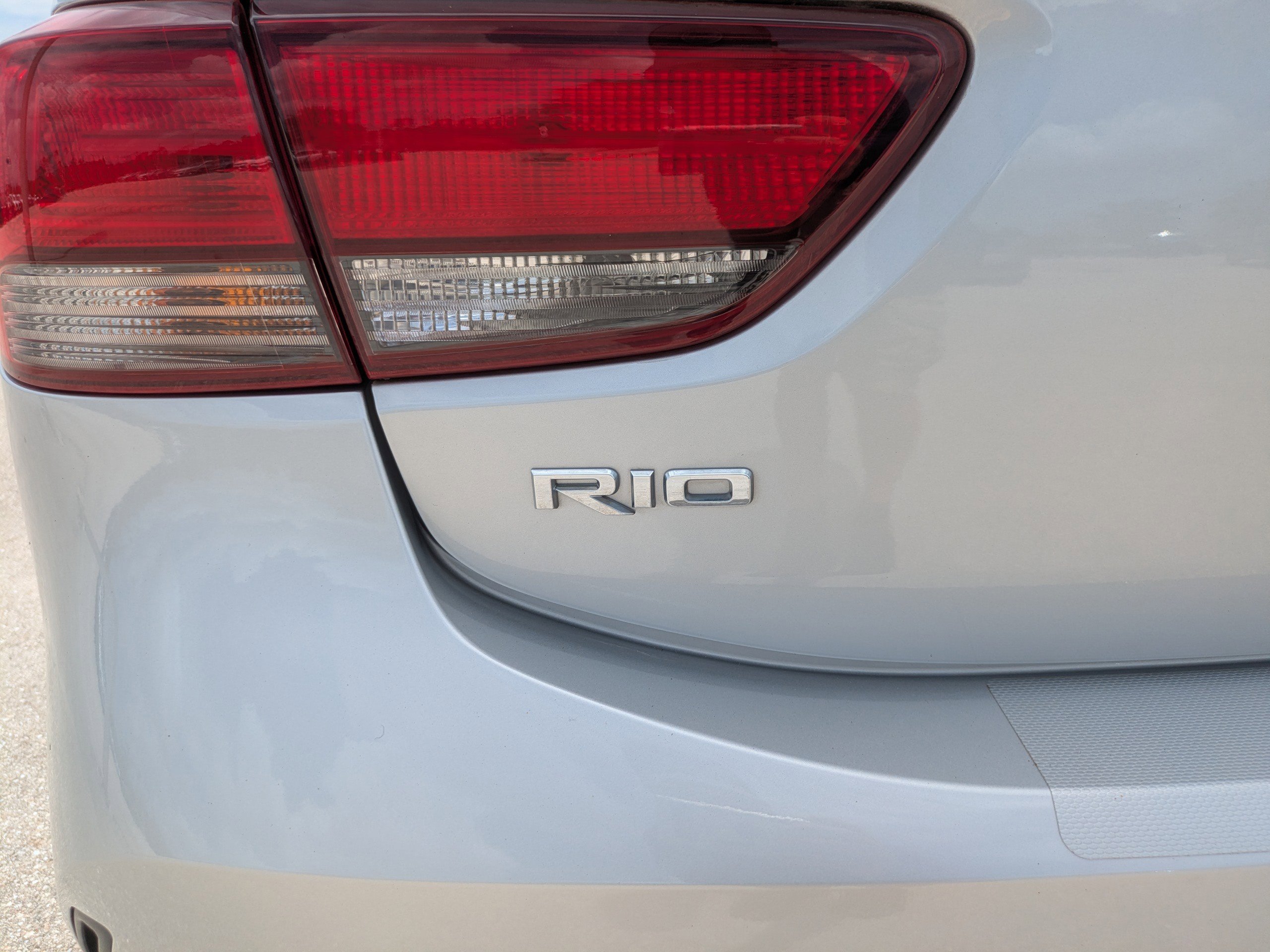 Certified Used 2021 Silky Silver Kia S image 8