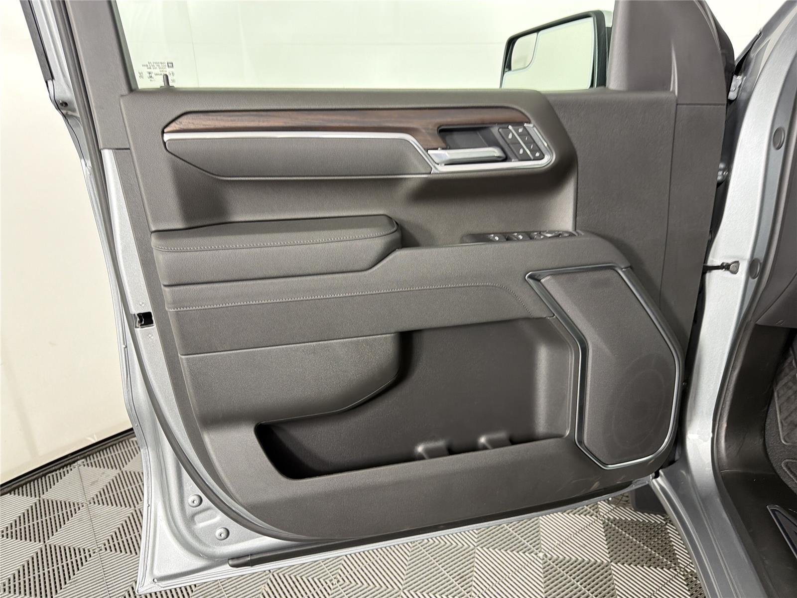 2026 GMC Sierra 1500 SLT - Photo 8