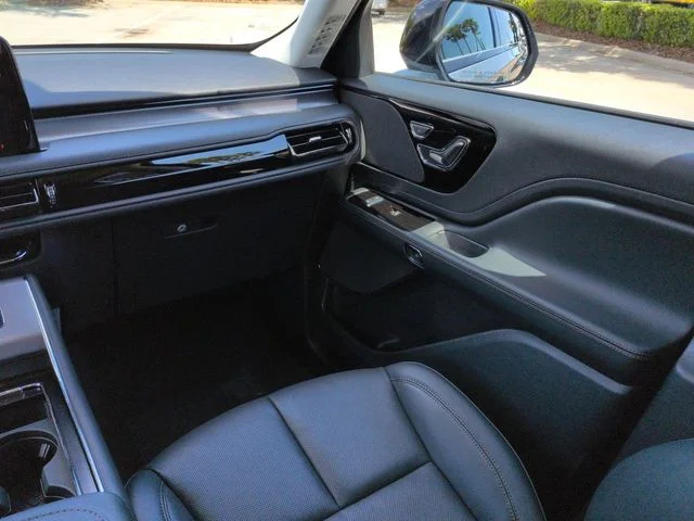 New 2026 Blue Lincoln Premiere image 17