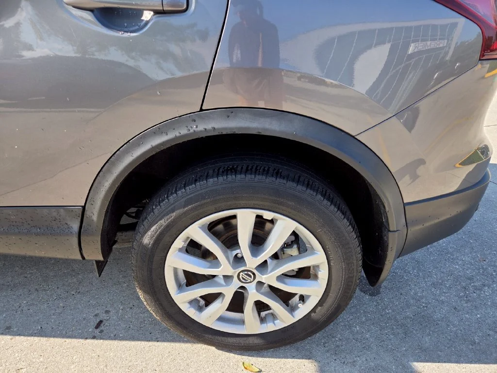 Used 2021 Gray Nissan SV image 25