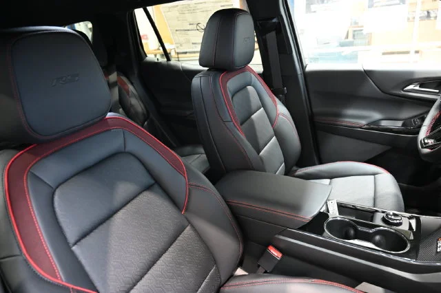 2027 Chevrolet Equinox RS - Photo 8