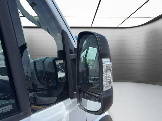 Used 2025 White Ram Base image 25