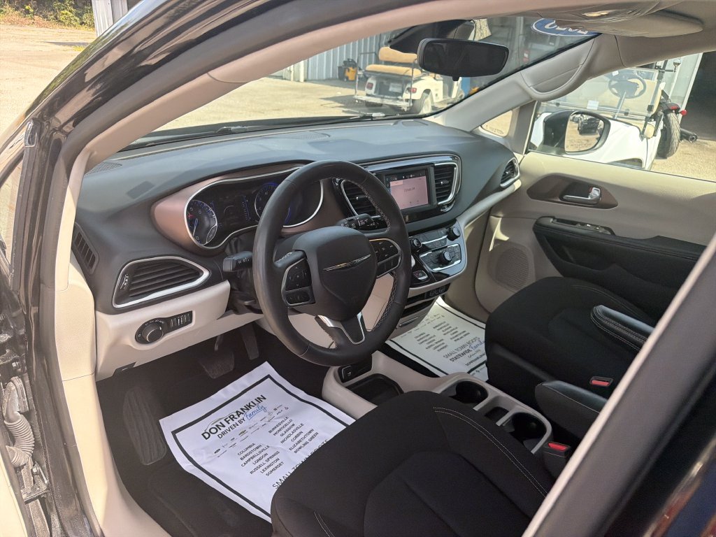 Used 2023 Black Chrysler LX image 16
