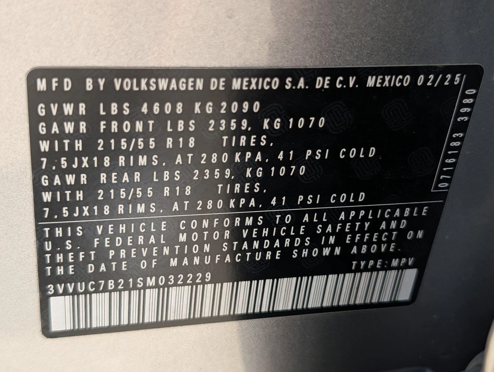 Used 2025 Pyrite Silver Metallic Volkswagen SE image 33