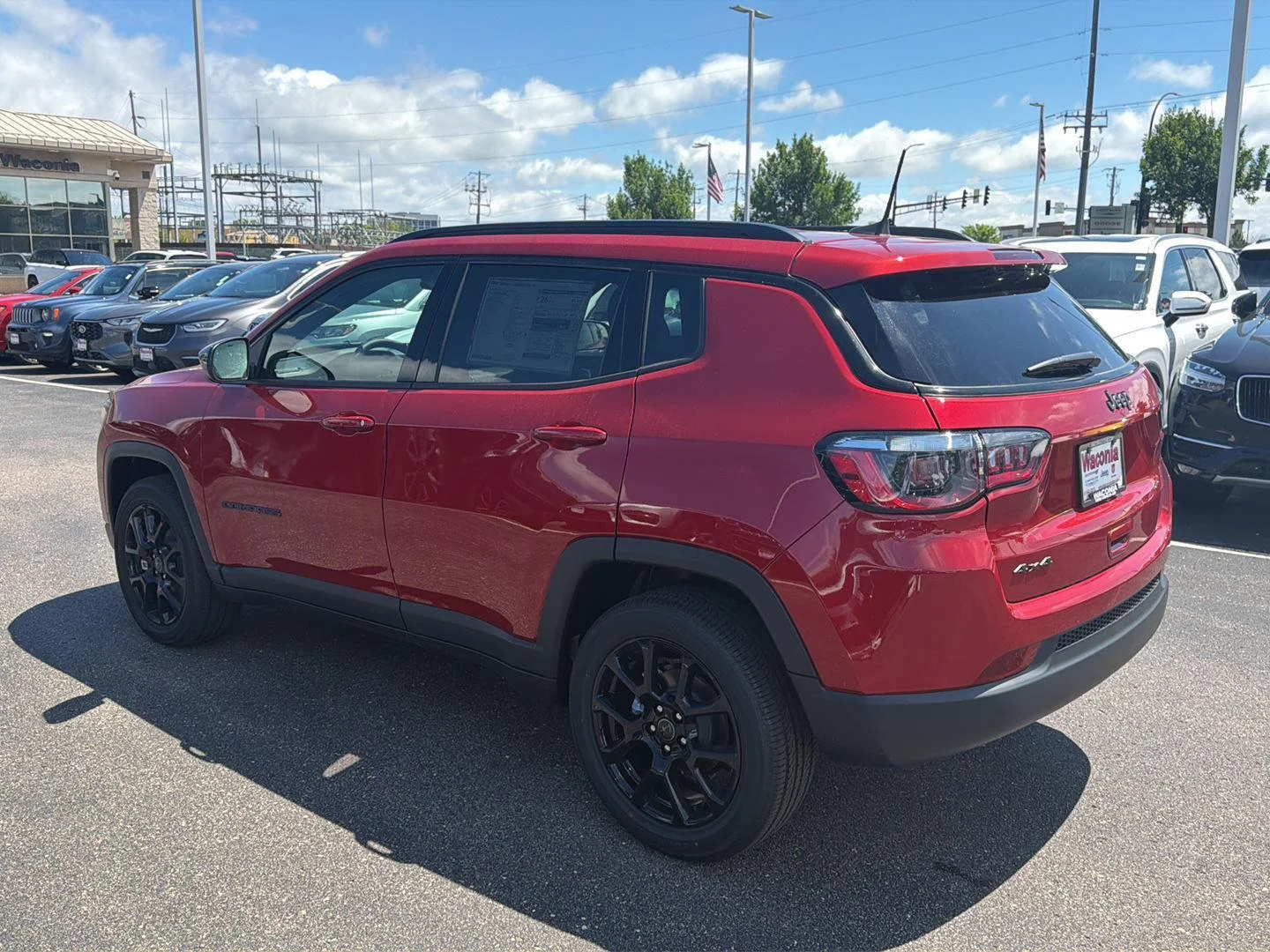 New 2026 Red Hot Pearl-Coat Exterior Paint Jeep Latitude Altitude image 5