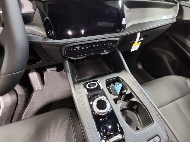 New 2026 Bright White Clear-Coat Exterior Paint Jeep Laredo image 11