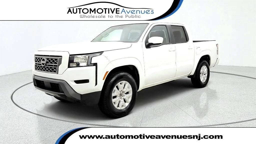 Used 2022 Glacier White Nissan Crew Cab 4x2 SV Automatic image 1