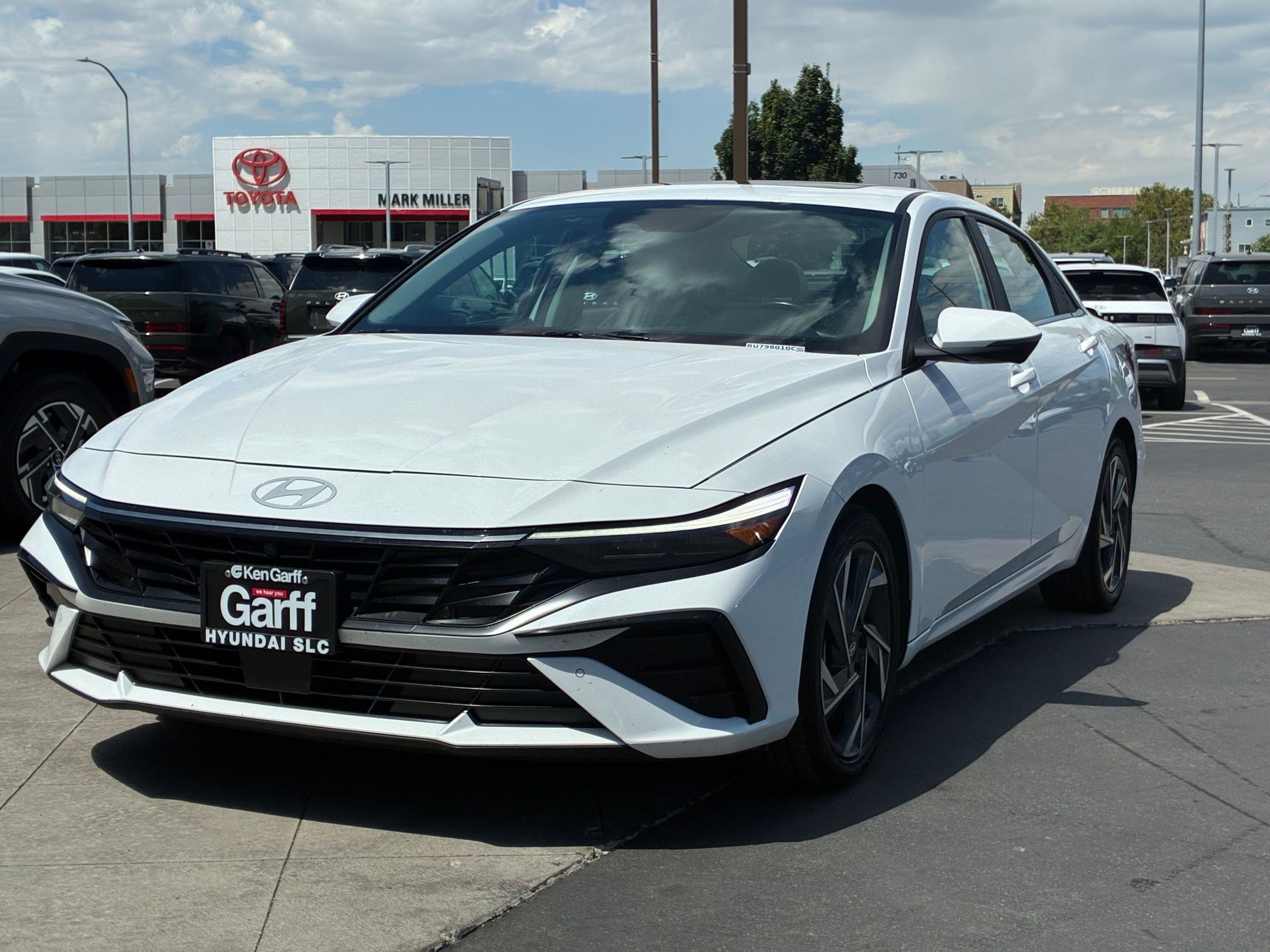 2024 Hyundai Elantra Limited - Photo 9