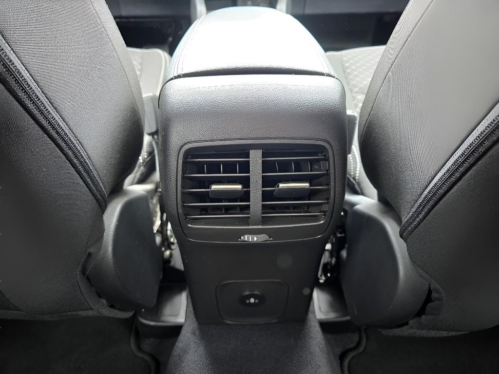 Used 2024 Oxford White Ford Active image 11