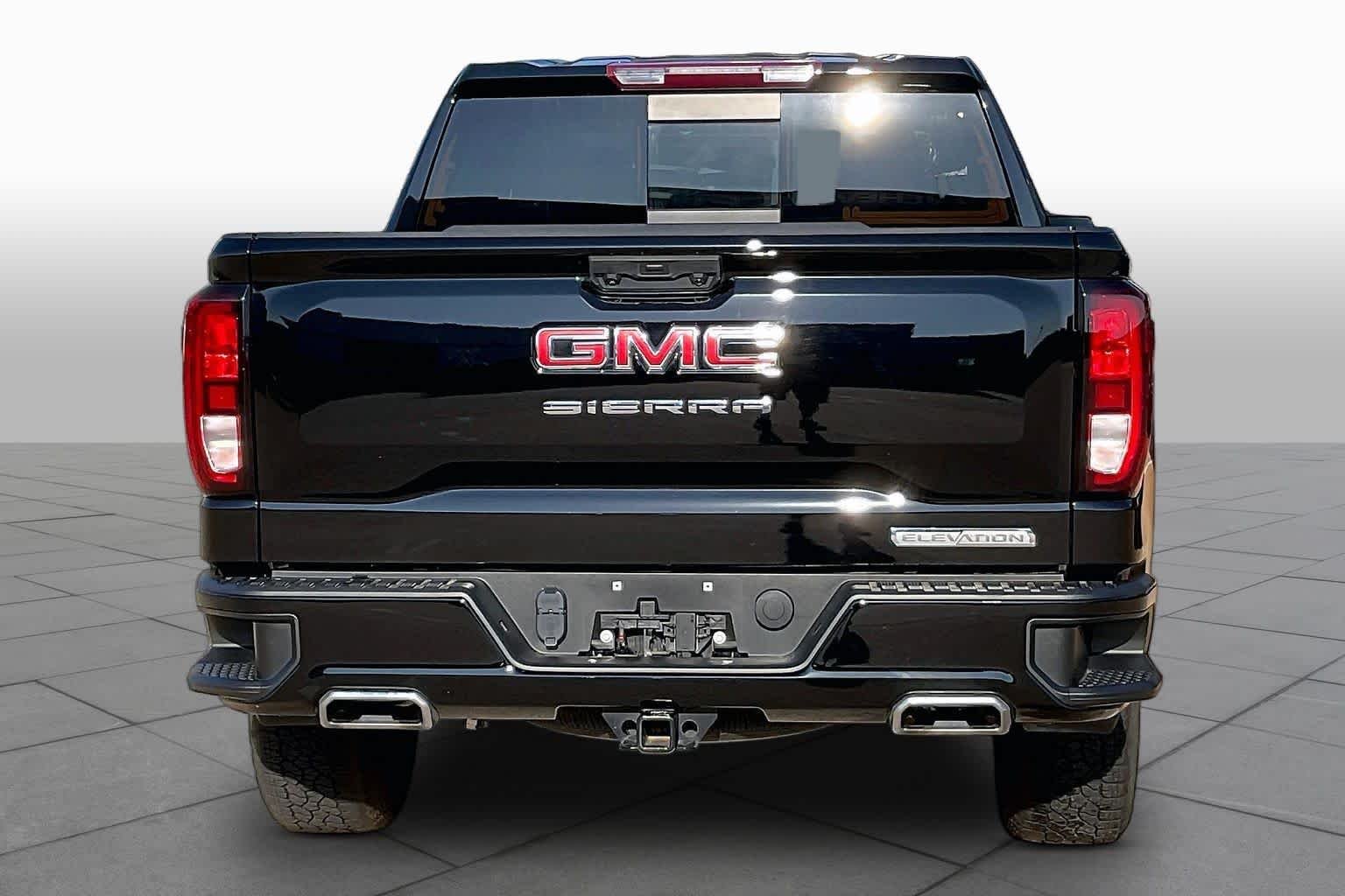 Used 2024 Onyx Black GMC Elevation image 3