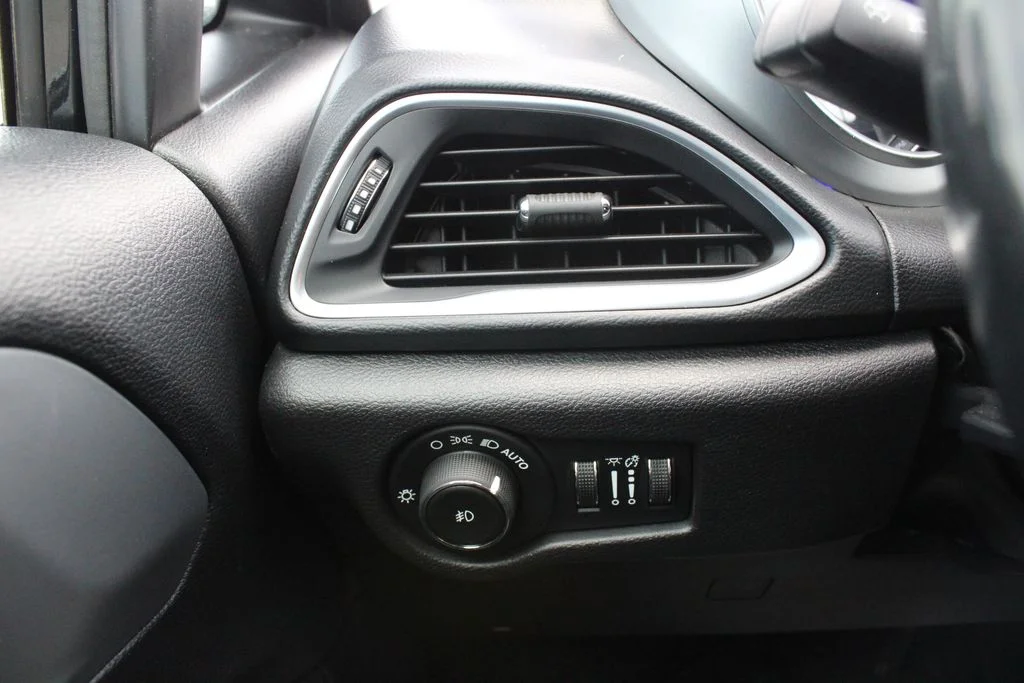Used 2019 Black Chrysler Touring L Plus image 8