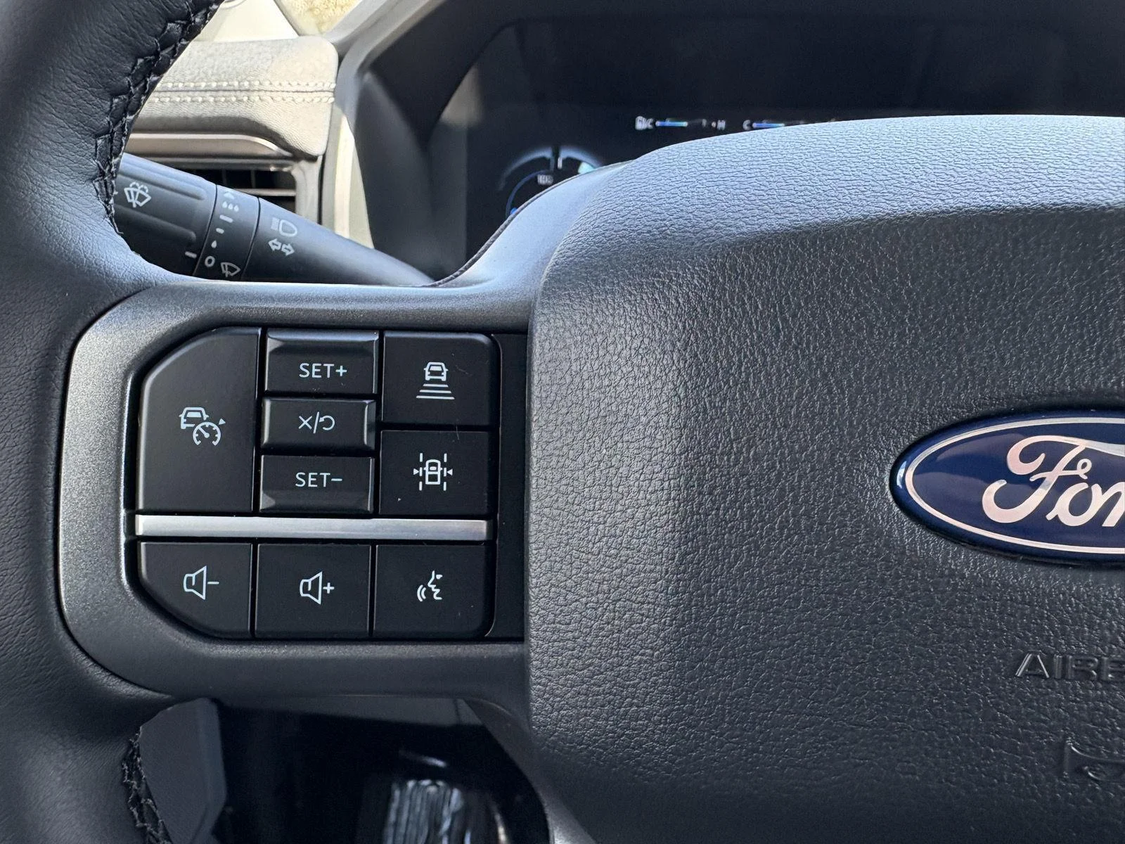 2025 Ford F-150 Lightning Flash - Photo 14