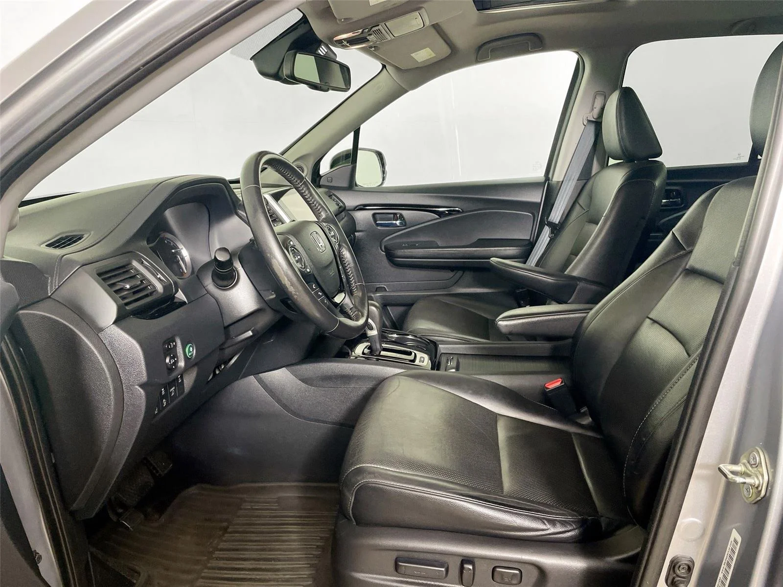 Used 2017 Lunar Silver Metallic Honda RTL-E image 5