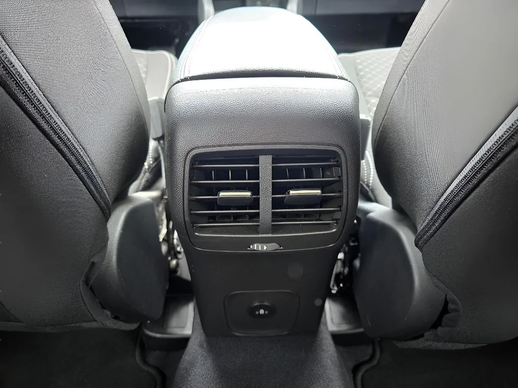 Used 2024 Oxford White Ford Active image 11