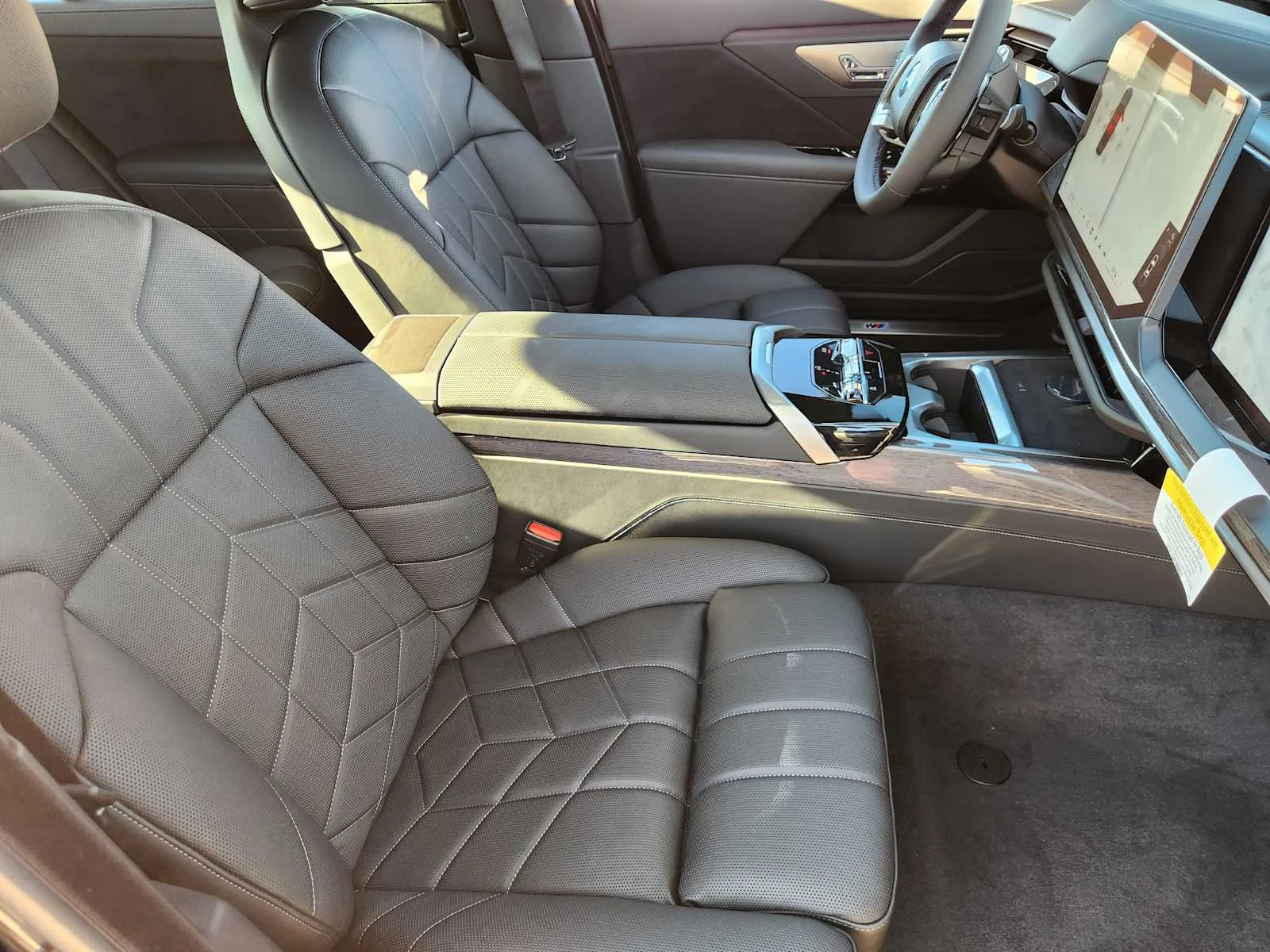 New 2027 Black Sapphire Metallic BMW 740i xDrive image 5