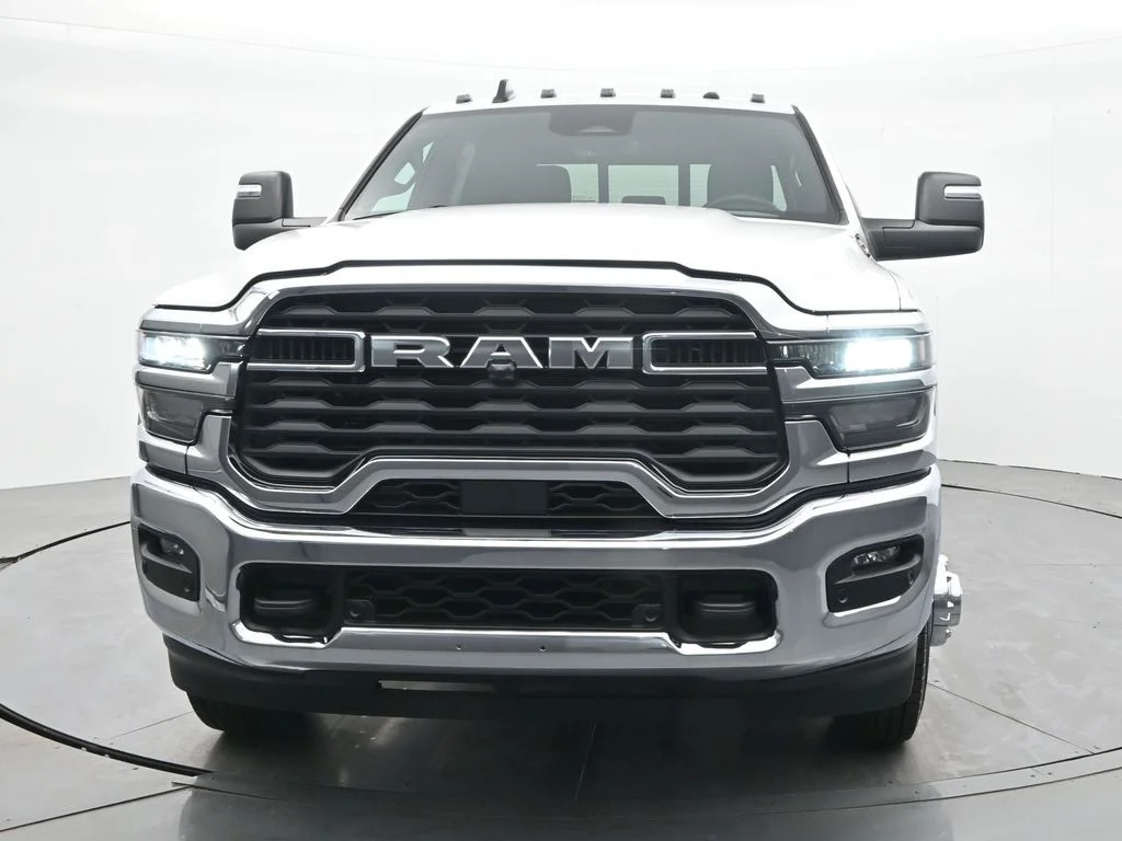 New 2026 Bright White Clear-Coat Exterior Paint RAM Tradesman image 2