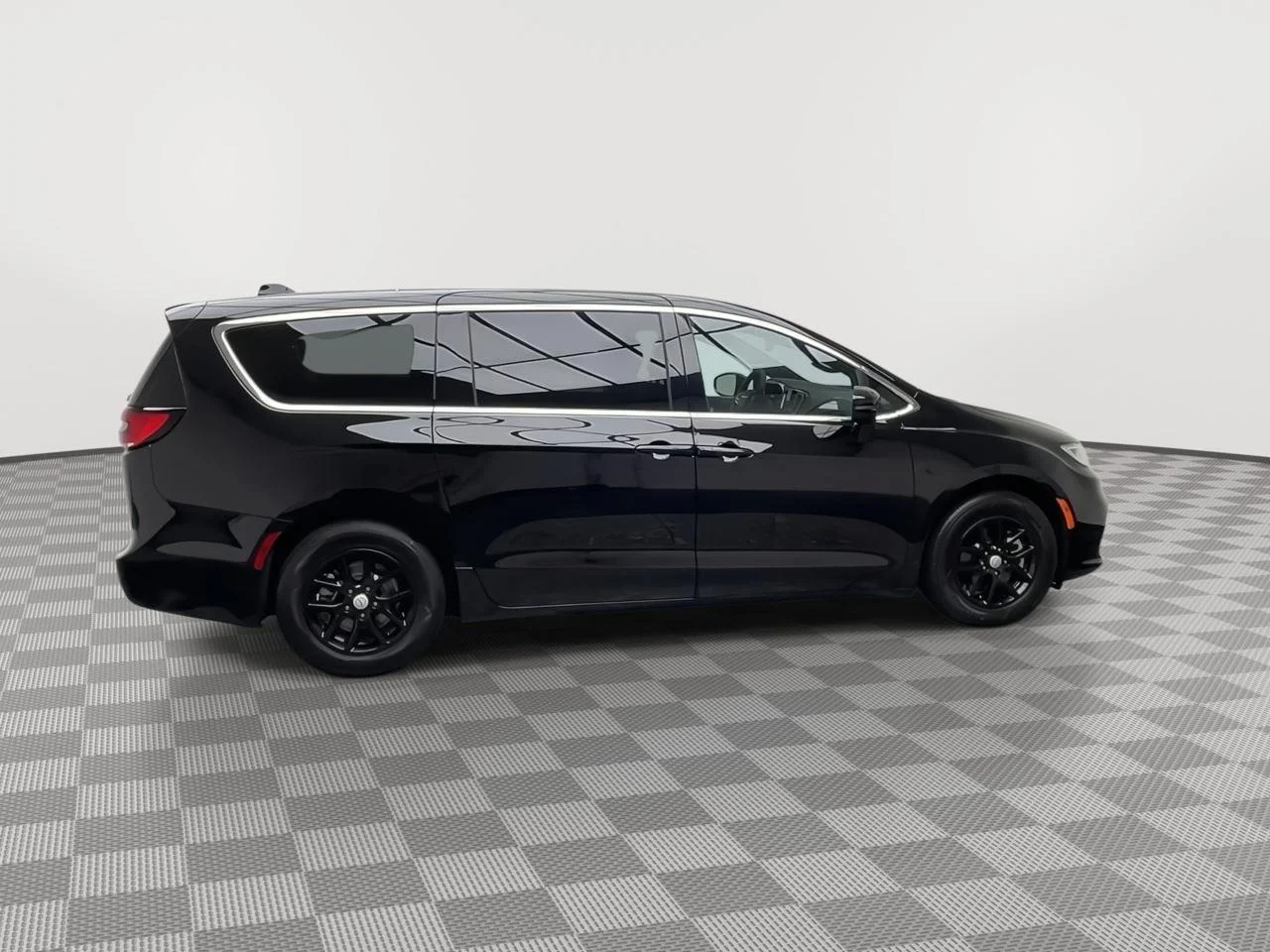 2025 Chrysler Pacifica Select - Photo 38