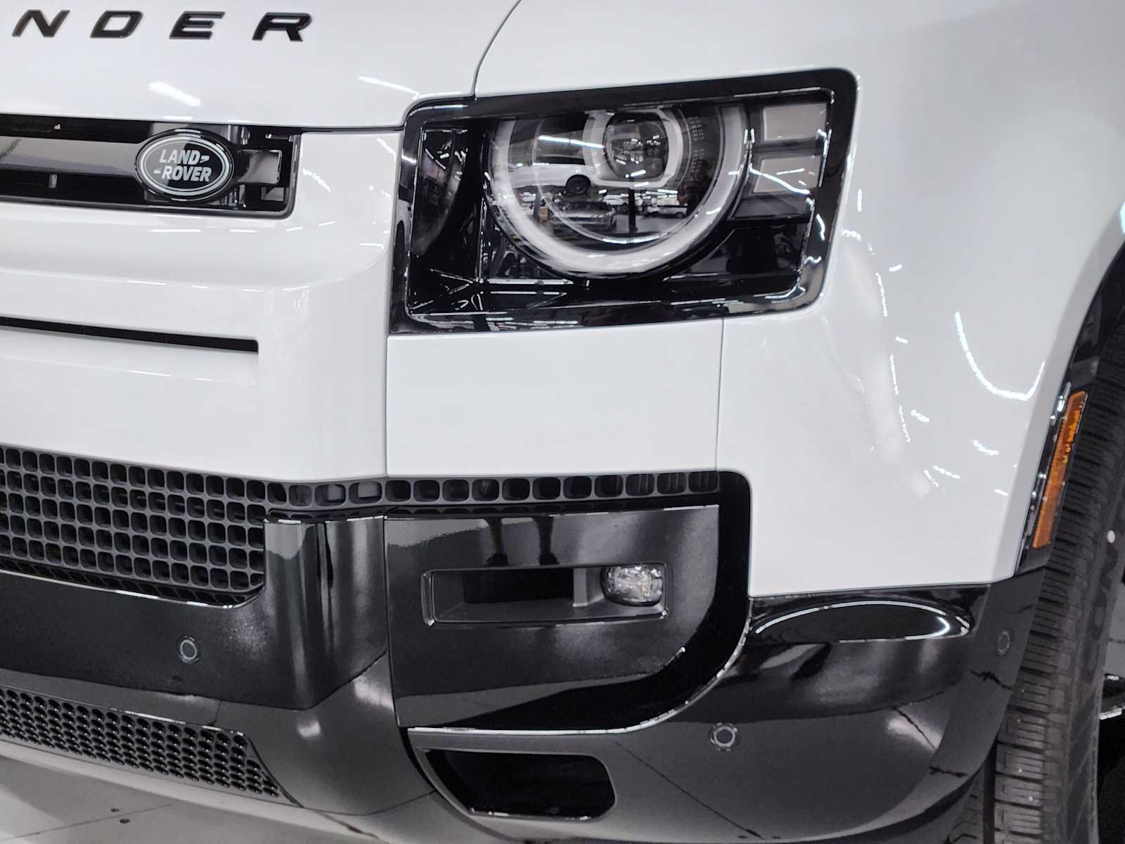 New 2026 Fuji White Land Rover X-Dynamic SE image 12
