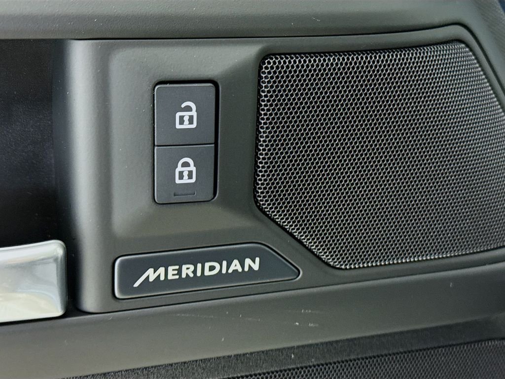 New 2026 Tasman Blue Land Rover S image 20
