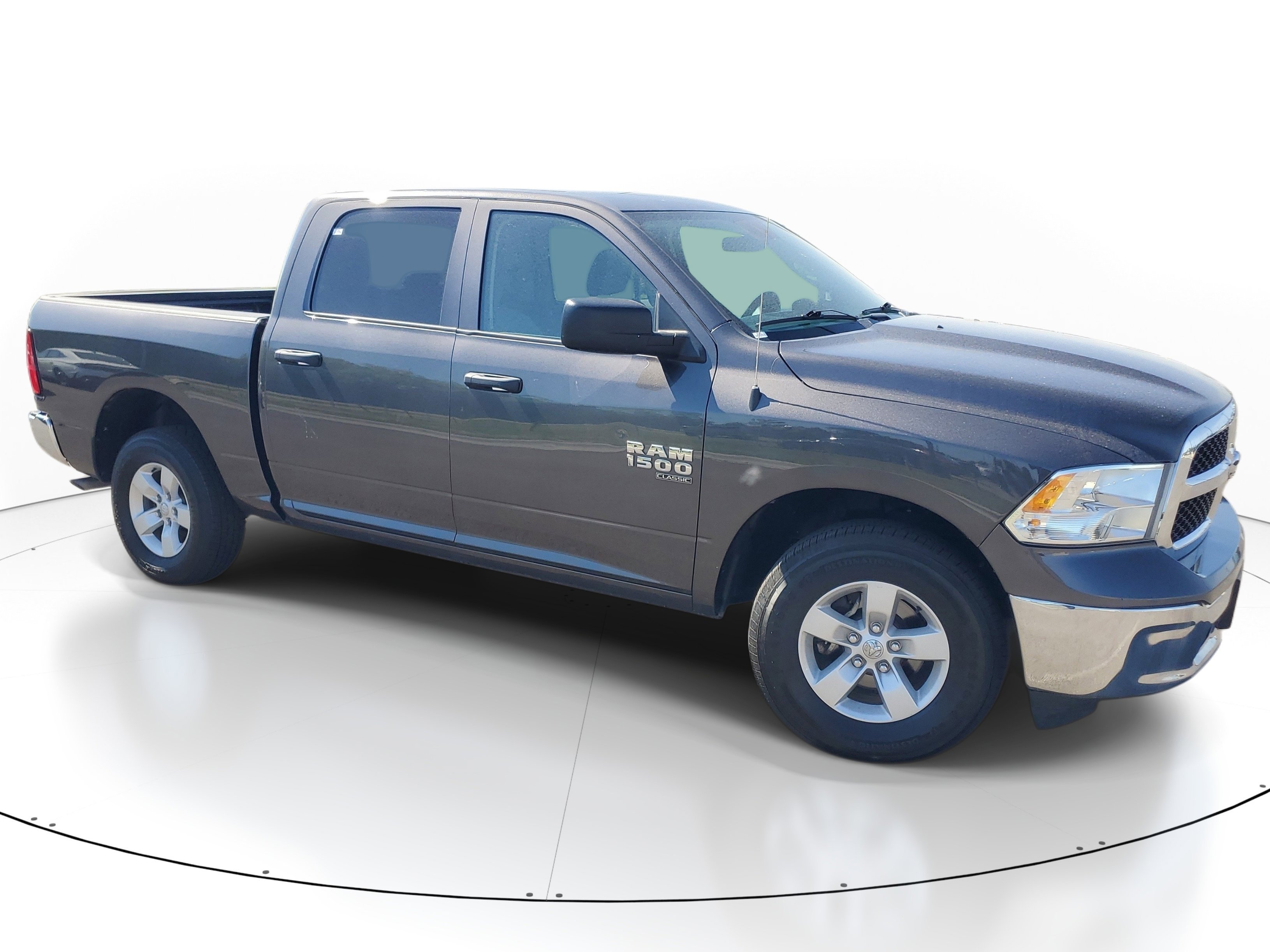 2022 RAM 1500 Classic SLT 4x4 Crew Cab 5'7's photo