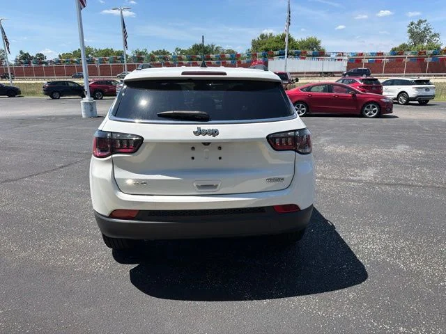 Certified Used 2023 Bright White Clearcoat Jeep Latitude Lux image 4