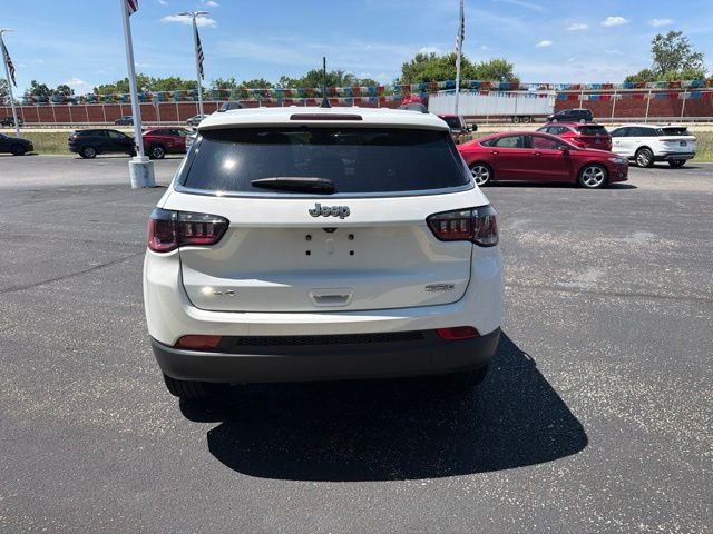 Certified Used 2023 Bright White Clearcoat Jeep Latitude Lux image 4