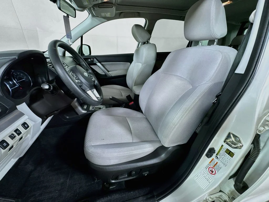Used 2018 White Subaru 2.5i Premium image 25