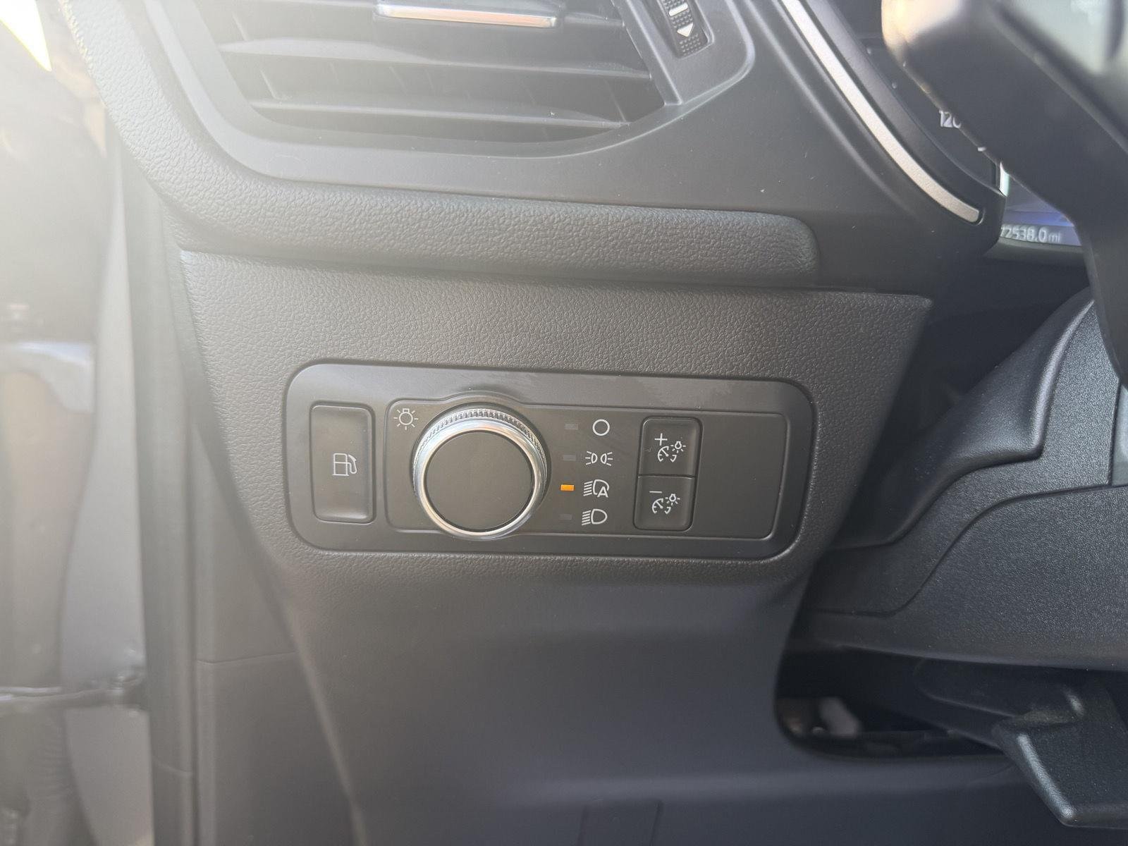 Used 2022 Oxford White Ford SE Hybrid image 20