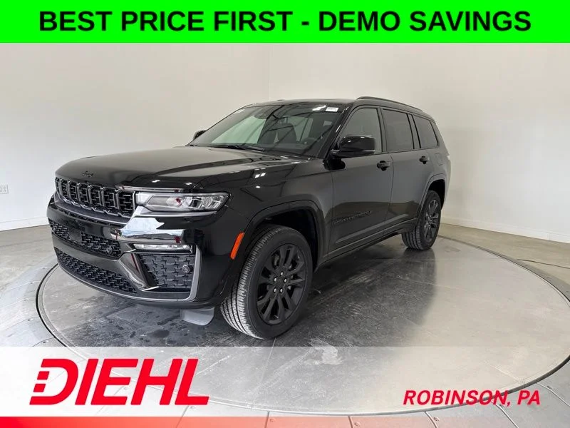 New 2026 Diamond Black Crystal Pearl-Coat Exterior Paint Jeep Limited Reserve image 3