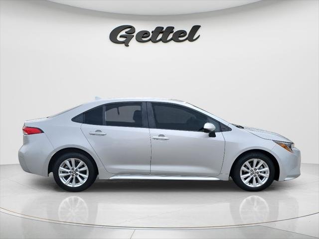 Certified Used 2024 CLASSIC SILVER METALLIC Toyota  image 4