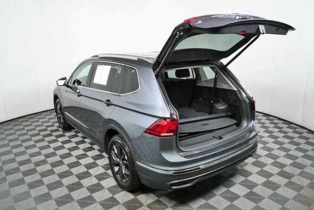 Certified Used 2024 Platinum Gray Metallic Volkswagen SE image 28