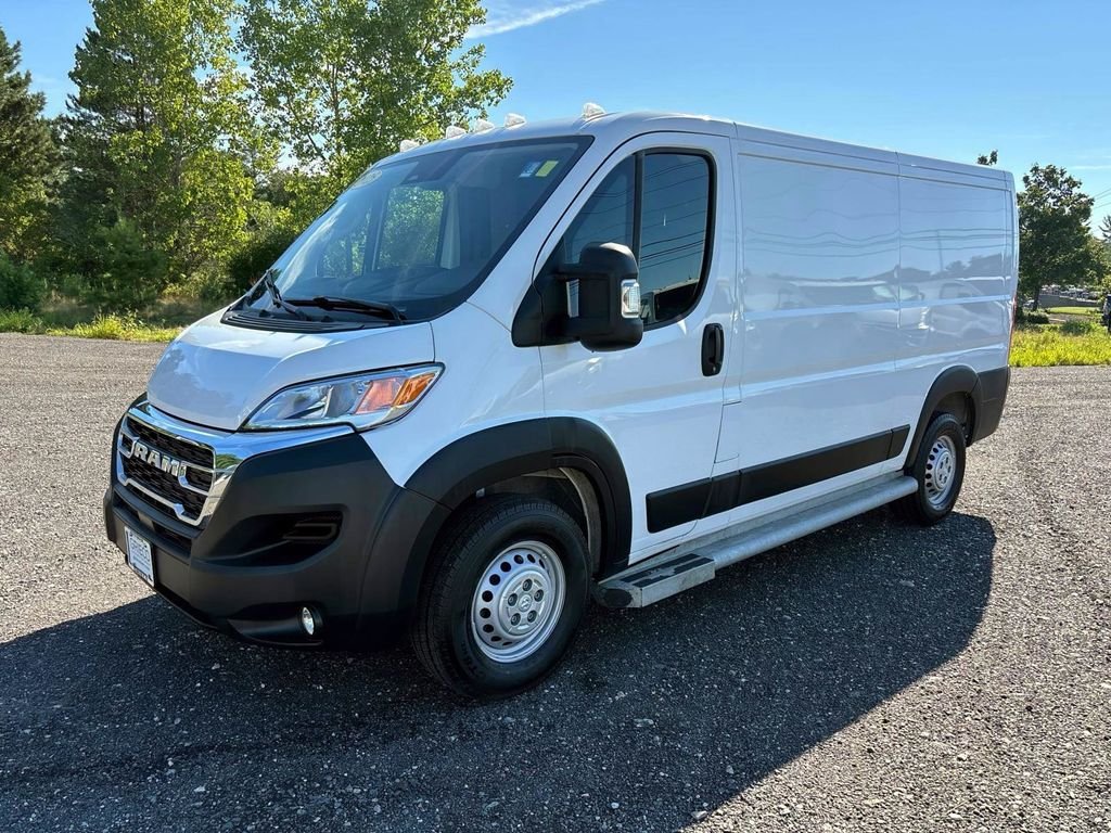 Used 2025 White Ram Base image 7