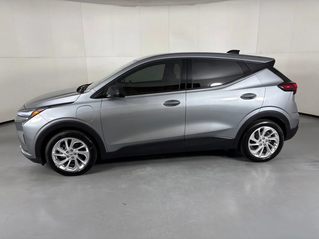 2027 Chevrolet Bolt LT - Photo 6