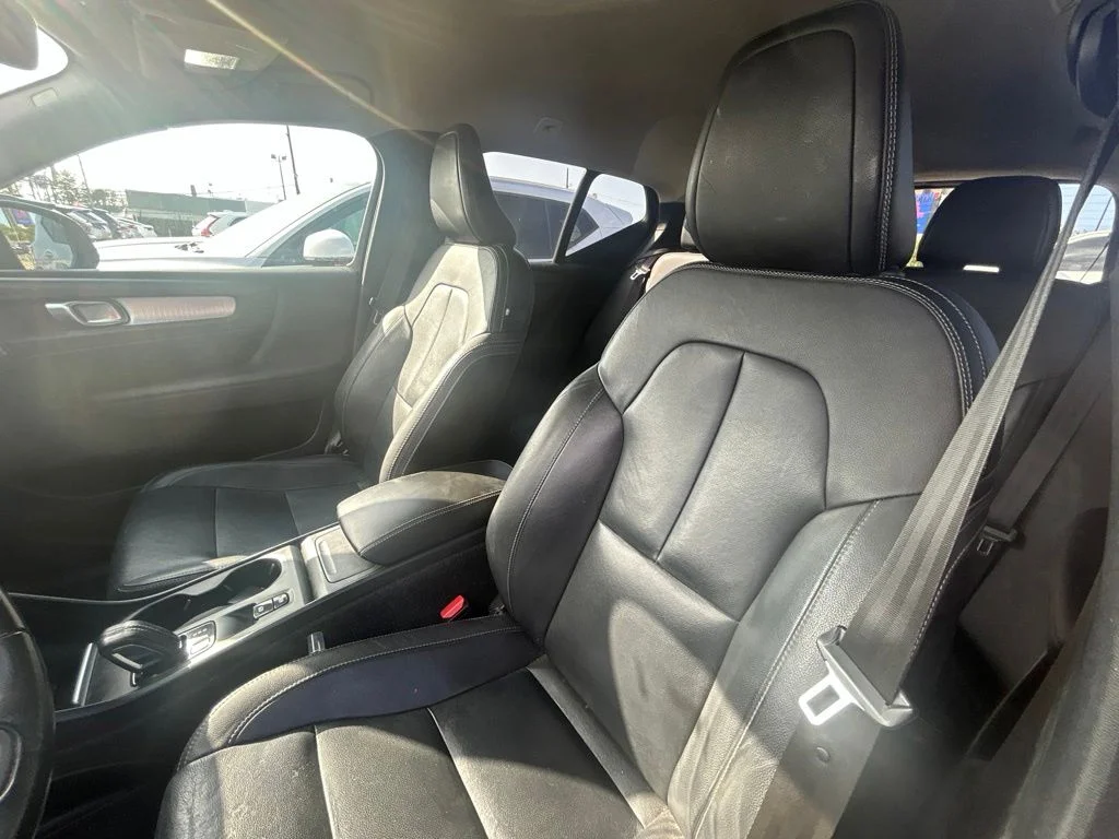 Used 2019  Volvo Momentum image 6