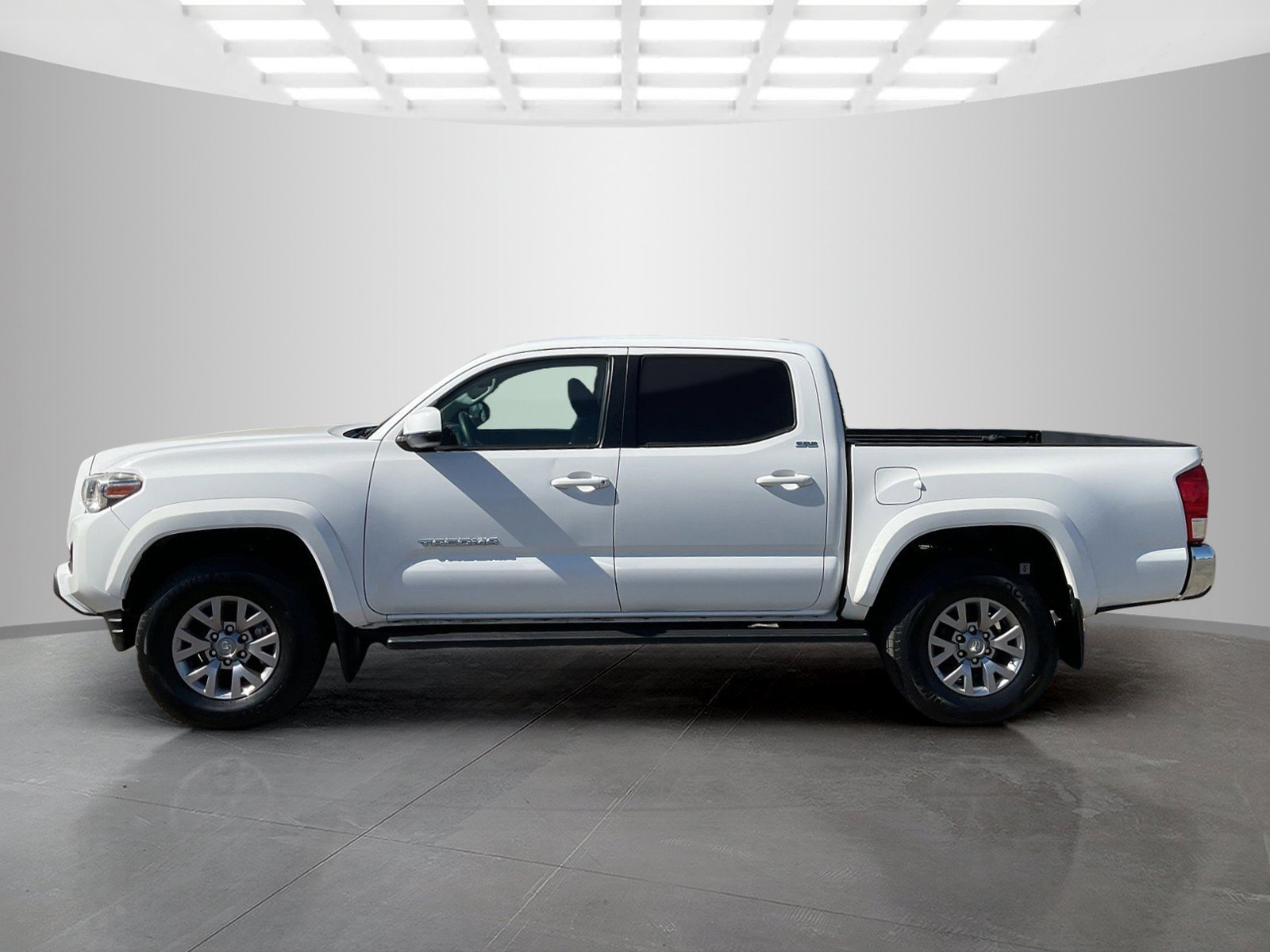 Used 2017 Super White Toyota SR5 image 2