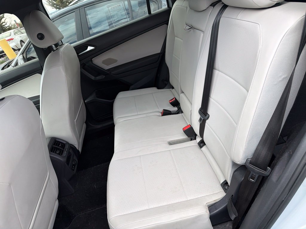 Used 2019 Green Volkswagen 2.0T SEL R-Line image 9