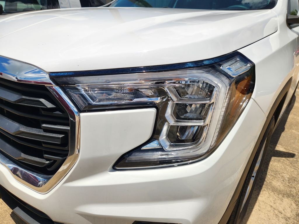 Used 2023 Summit White GMC SLE image 10