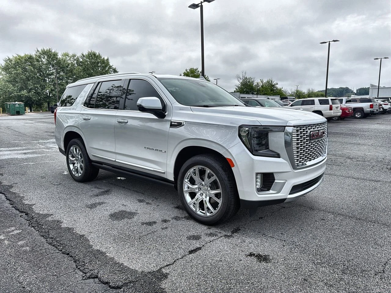 Used 2022 White Frost Tricoat GMC Denali image 2