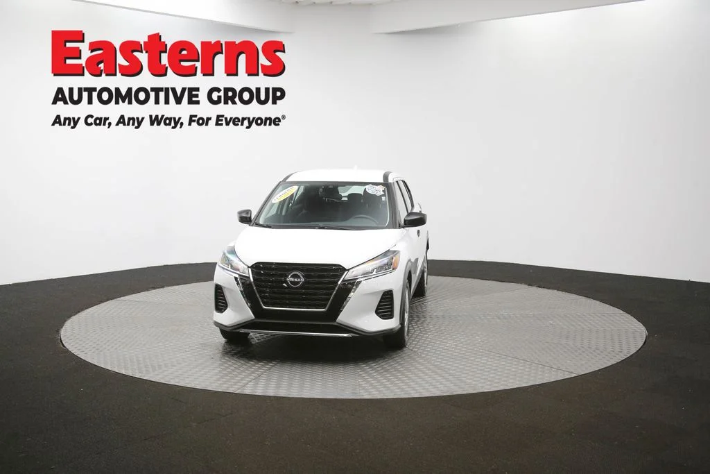 Used 2022 White Nissan S image 53