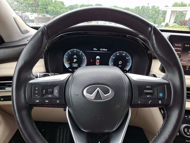 Used 2025 White INFINITI Sensory image 22