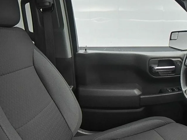 Used 2024 White Chevrolet Custom image 34